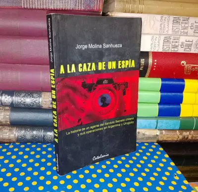 A La Caza De Un Espía - Jorge Molina Sanhueza - miniatura 1