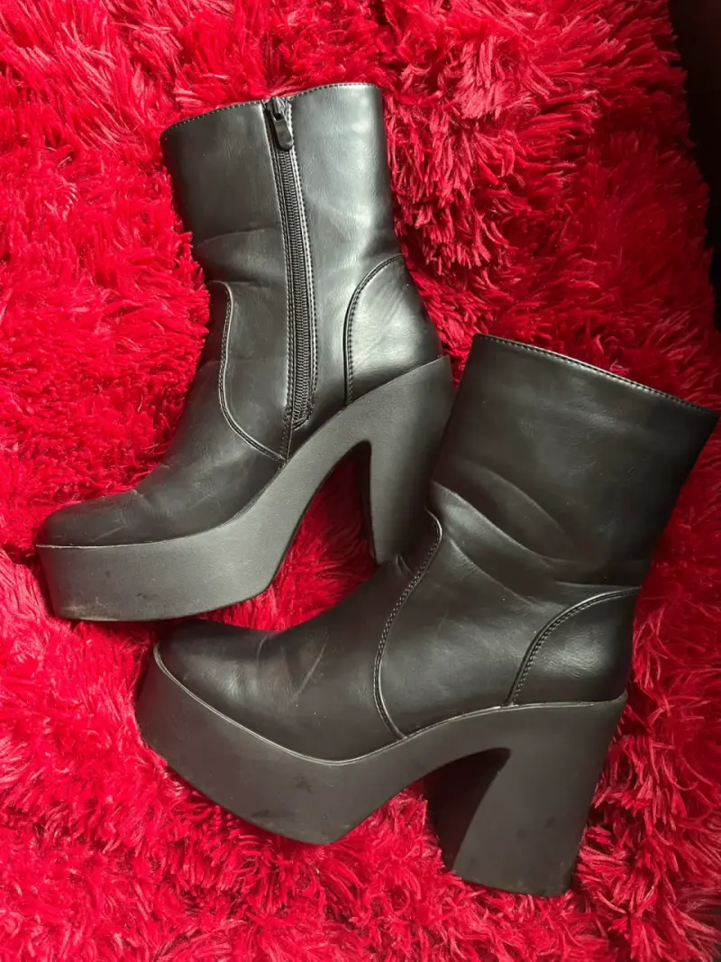 Botines de cuero negro con plataforma alta - 1