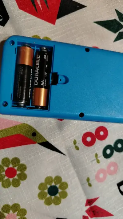 Consolas portátiles retro amarillo y azul - miniatura 5