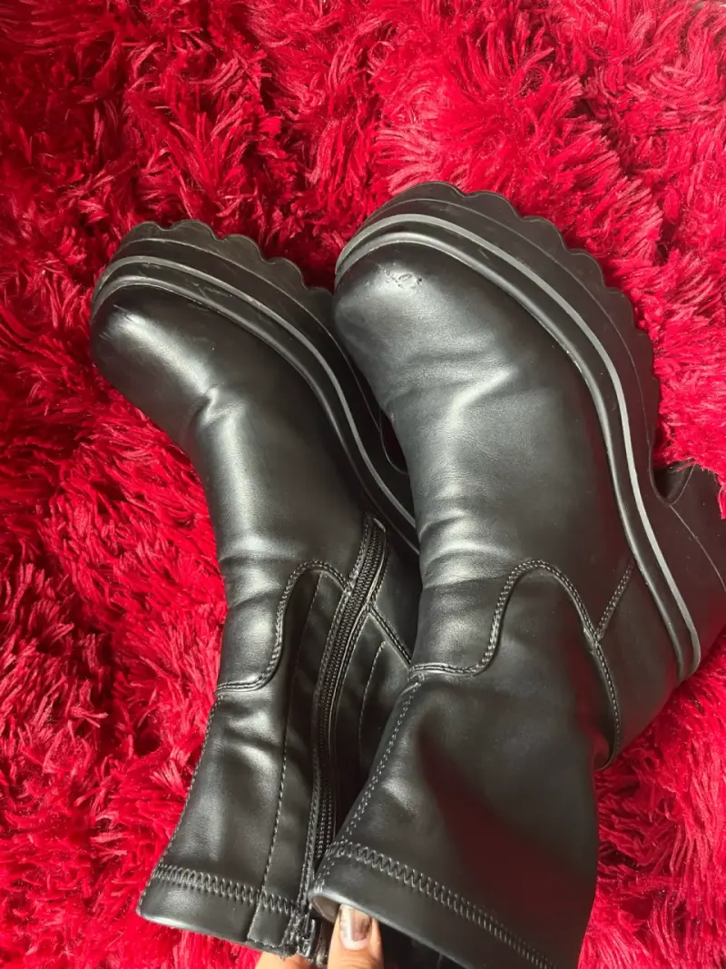 Botas negras de plataforma con cierre lateral - 2