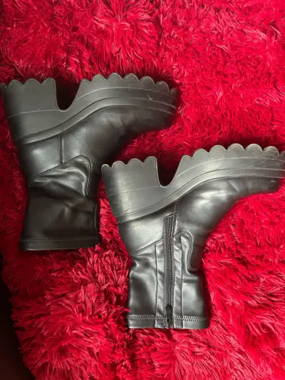Botas negras de plataforma con cierre lateral - miniatura 3