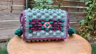 Cartera tejida a crochet multicolor - miniatura 1