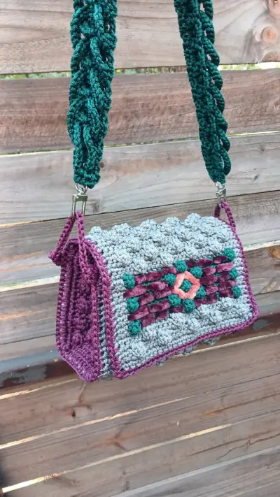Cartera tejida a crochet multicolor - miniatura 3