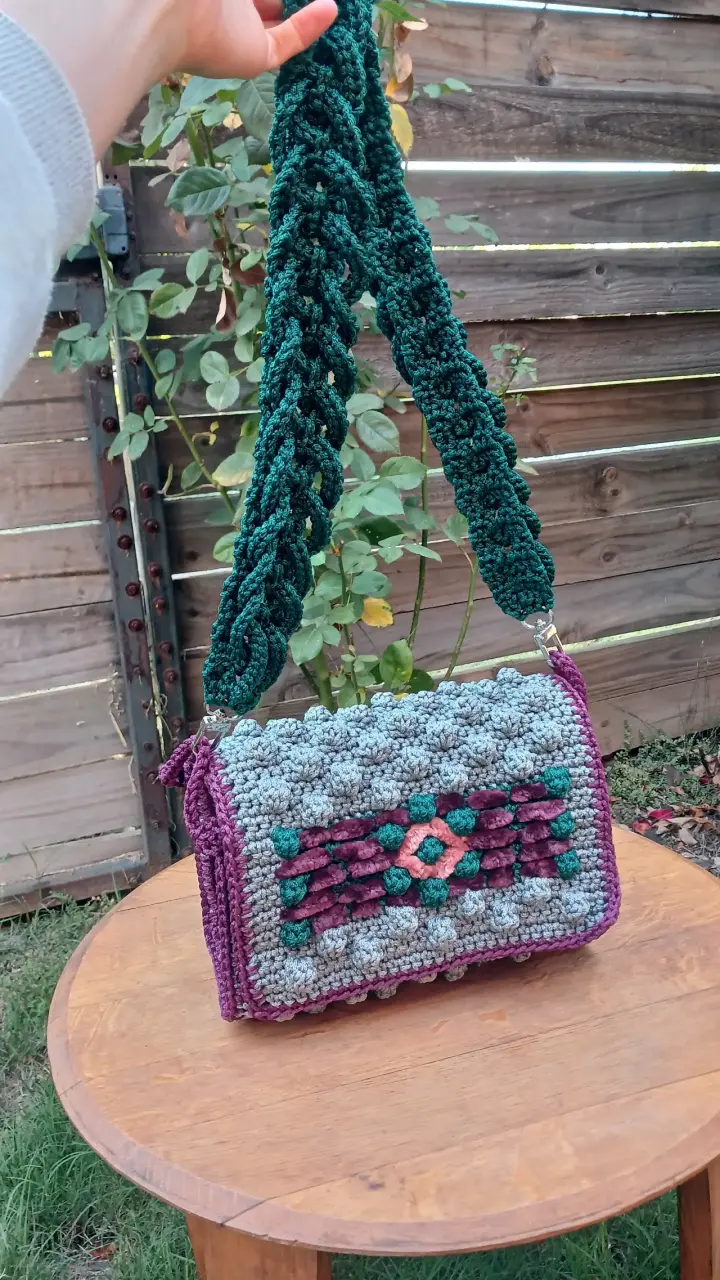 Cartera tejida a crochet multicolor - 6