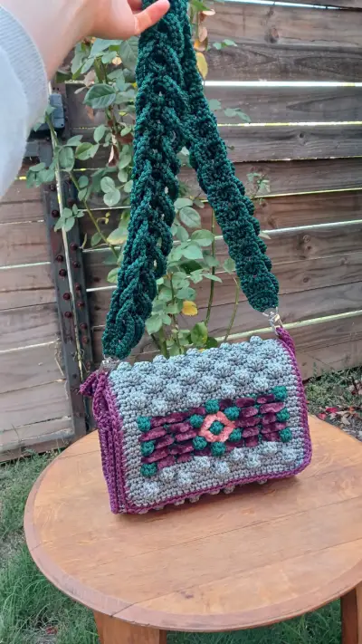 Cartera tejida a crochet multicolor - miniatura 6