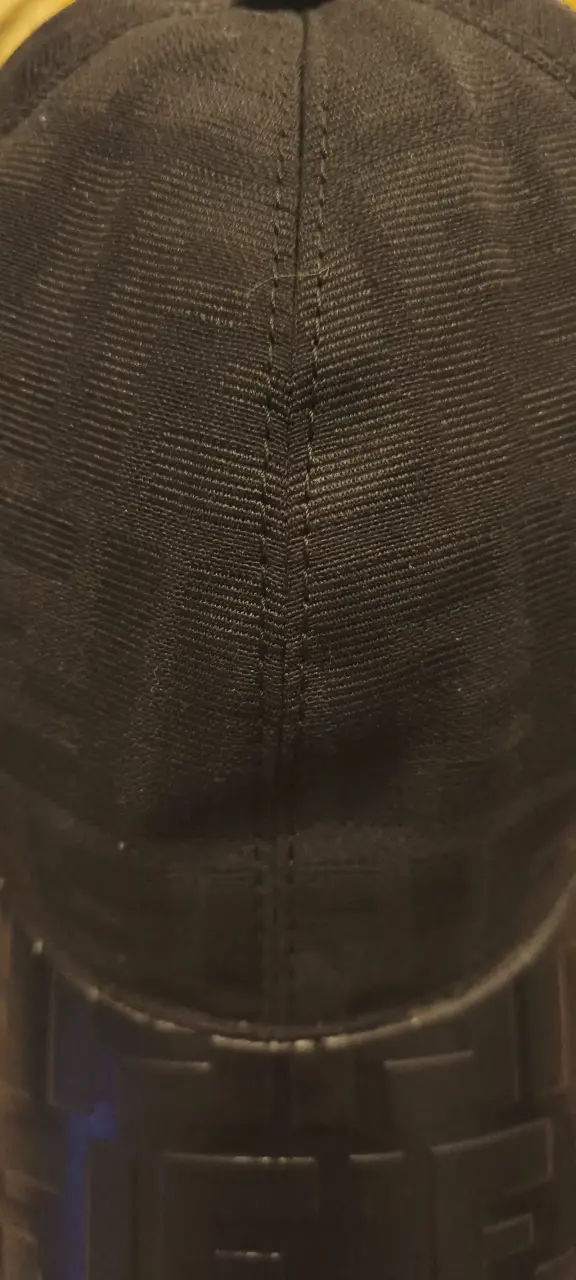 Gorra negra de diseño Fendi - 3