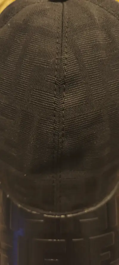 Gorra negra de diseño Fendi - miniatura 3