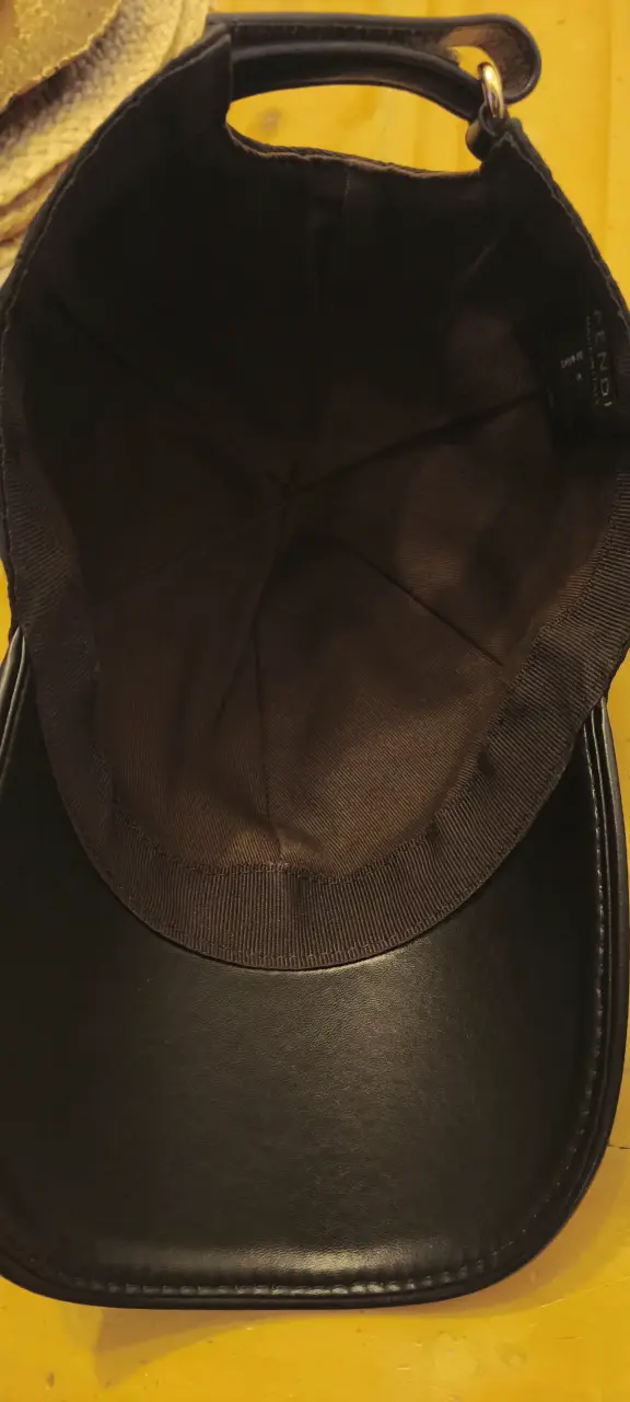 Gorra negra de diseño Fendi - 5