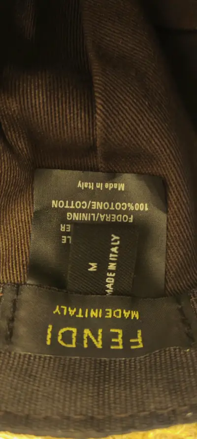 Gorra negra de diseño Fendi - miniatura 6
