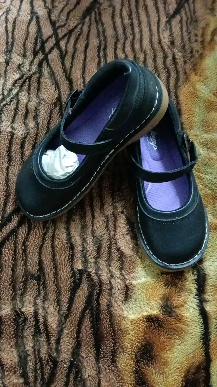 Zapatos escolares negros para niña marca Jump - 2