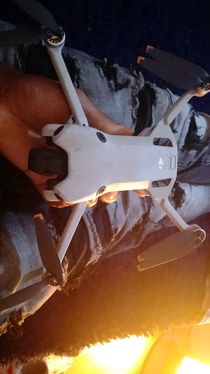 Drone compacto con cámara y estabilizador - 2
