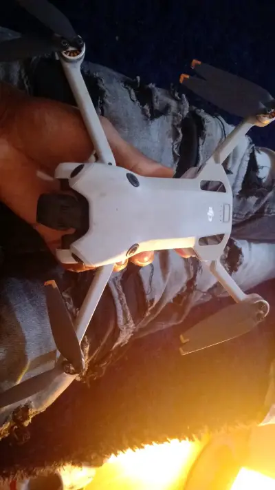 Drone compacto con cámara y estabilizador - miniatura 2