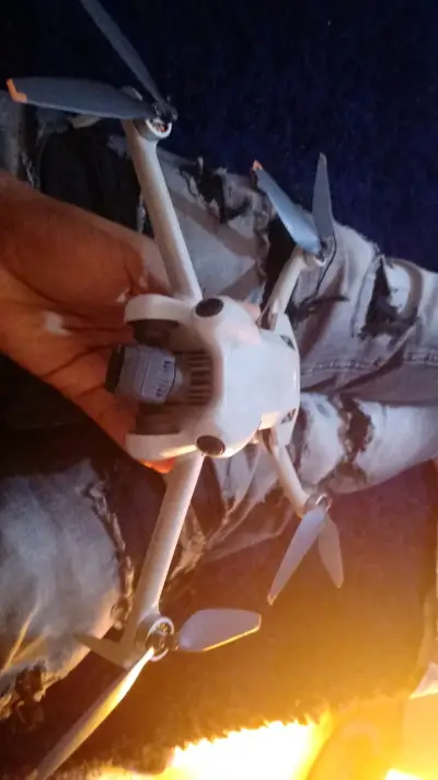 Drone compacto con cámara y estabilizador - miniatura 3
