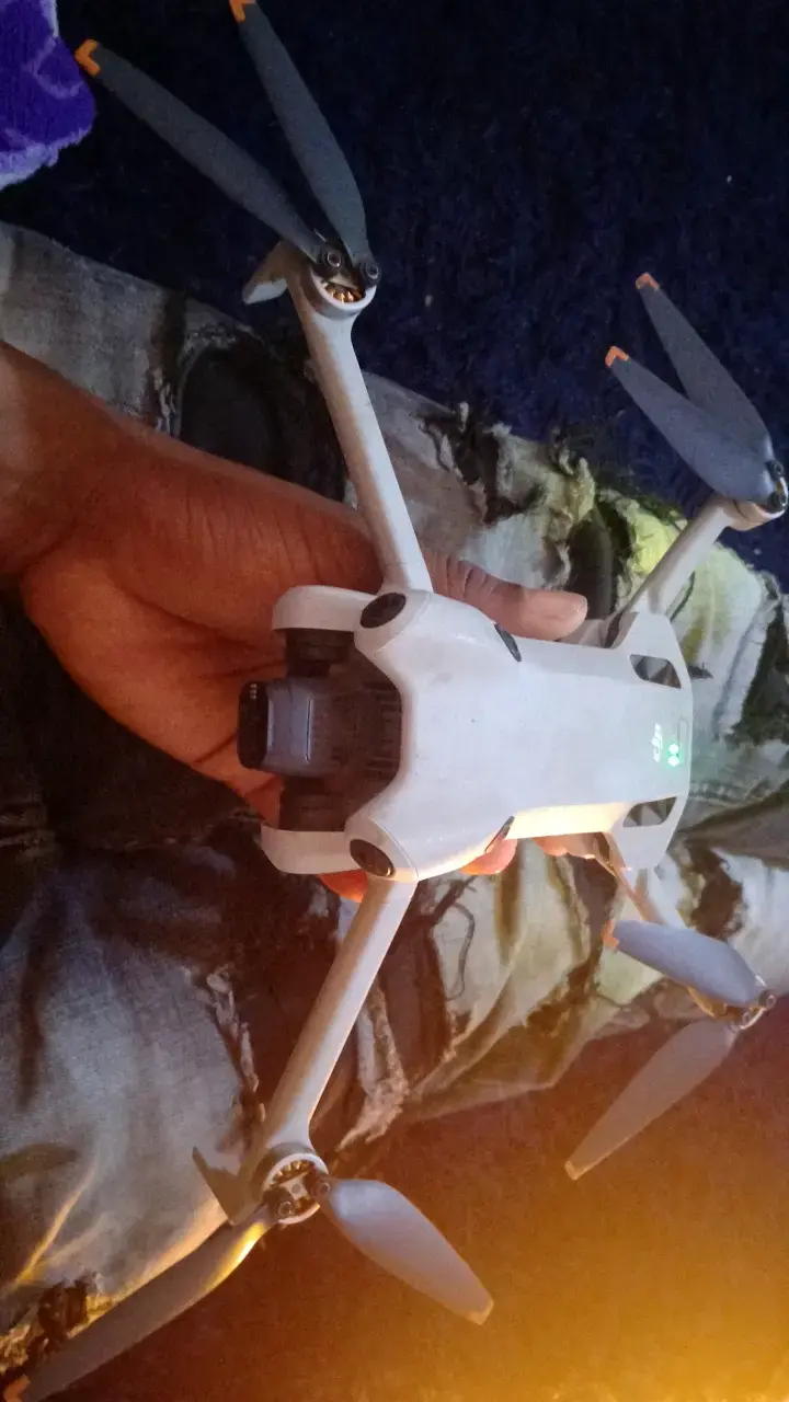 Drone compacto con cámara y estabilizador - 4