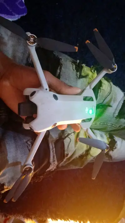 Drone compacto con cámara y estabilizador - miniatura 5