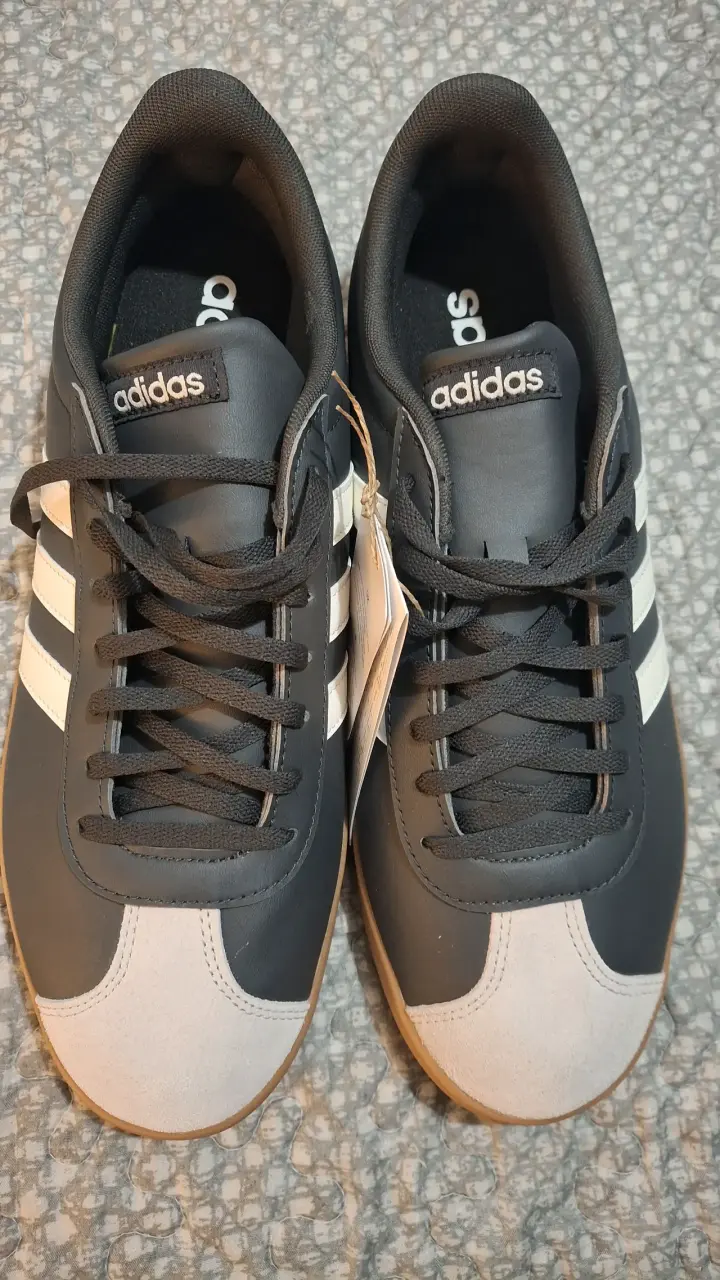 Zapatillas deportivas Adidas negras con suela de goma - 2