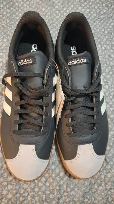 Zapatillas deportivas Adidas negras con suela de goma - miniatura 2