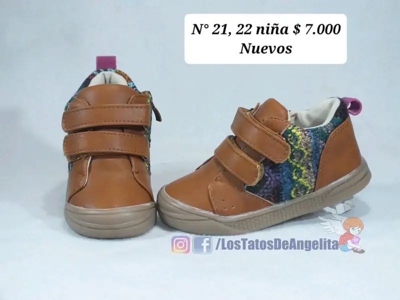 Zapatos para niña con velcro y color cafe