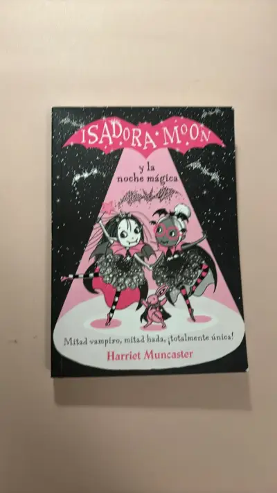 Libro Isadora Moon y la Noche Mágica - miniatura 1