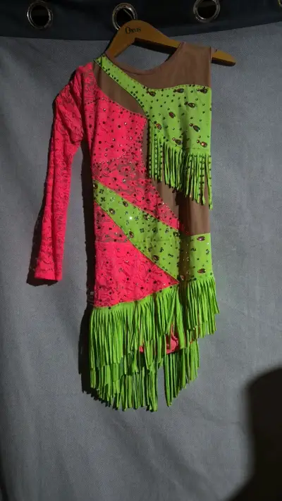 Vestido de baile con flecos y encaje - miniatura 1