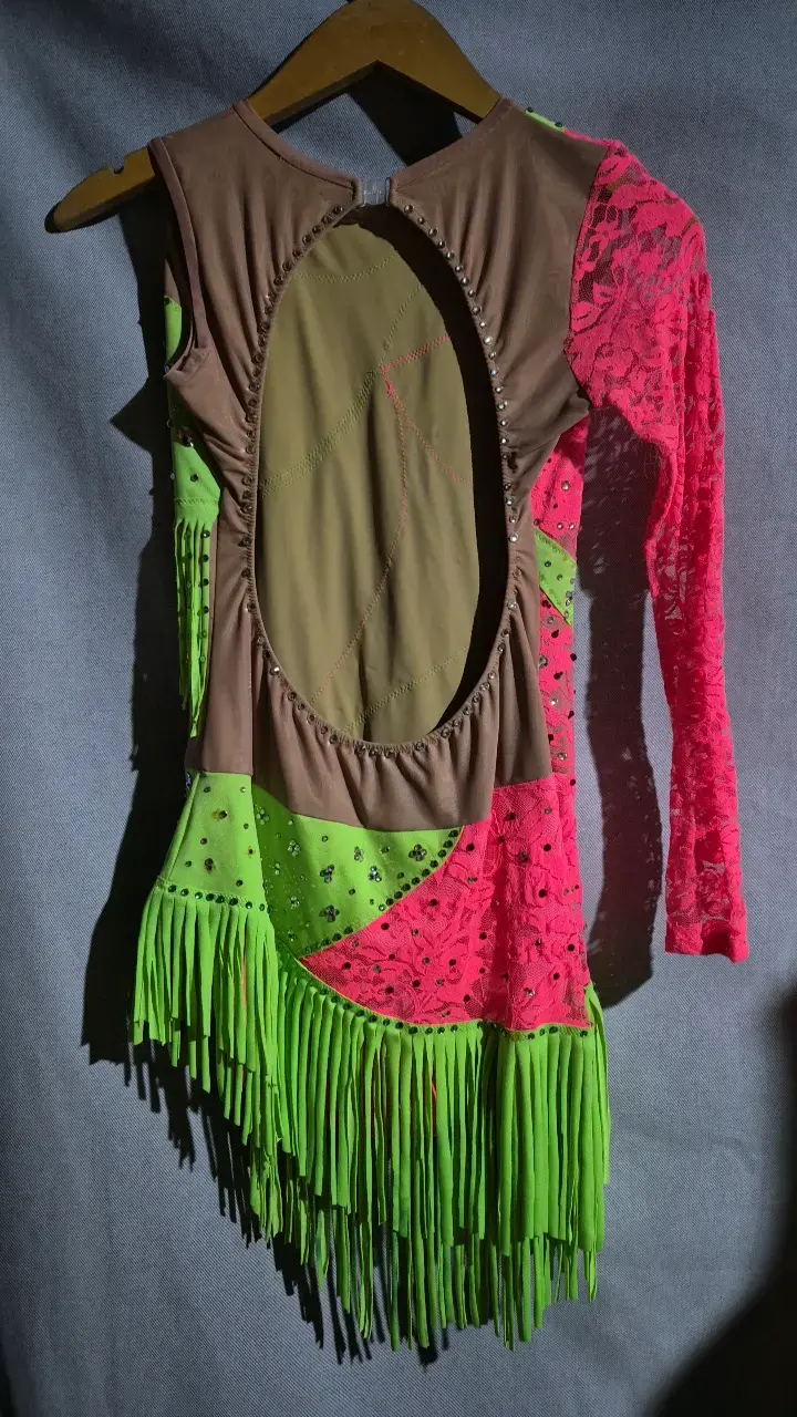 Vestido de baile con flecos y encaje - 2