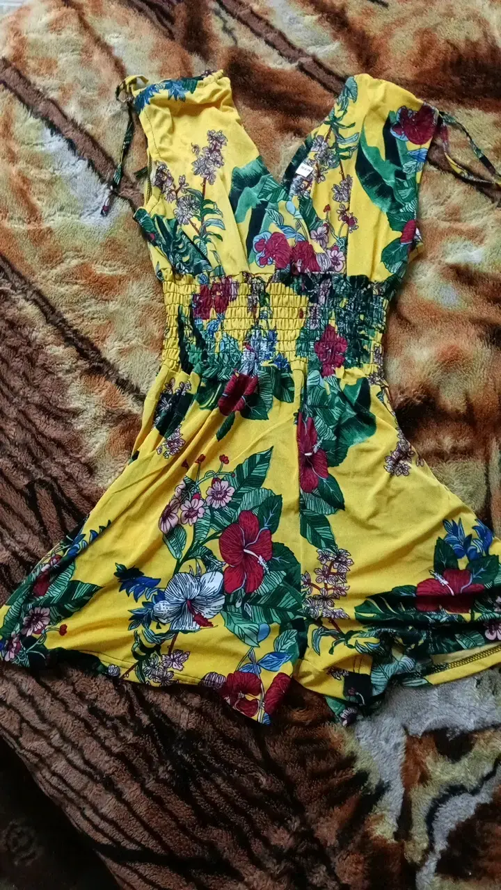 Enterito corto floral amarillo para mujer
