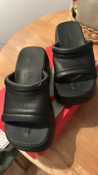 Sandalias negras de cuero para mujer - miniatura 1
