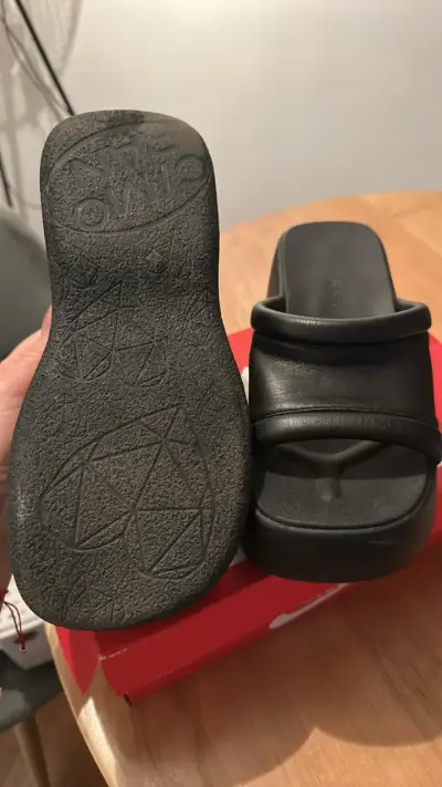 Sandalias negras de cuero para mujer - miniatura 3