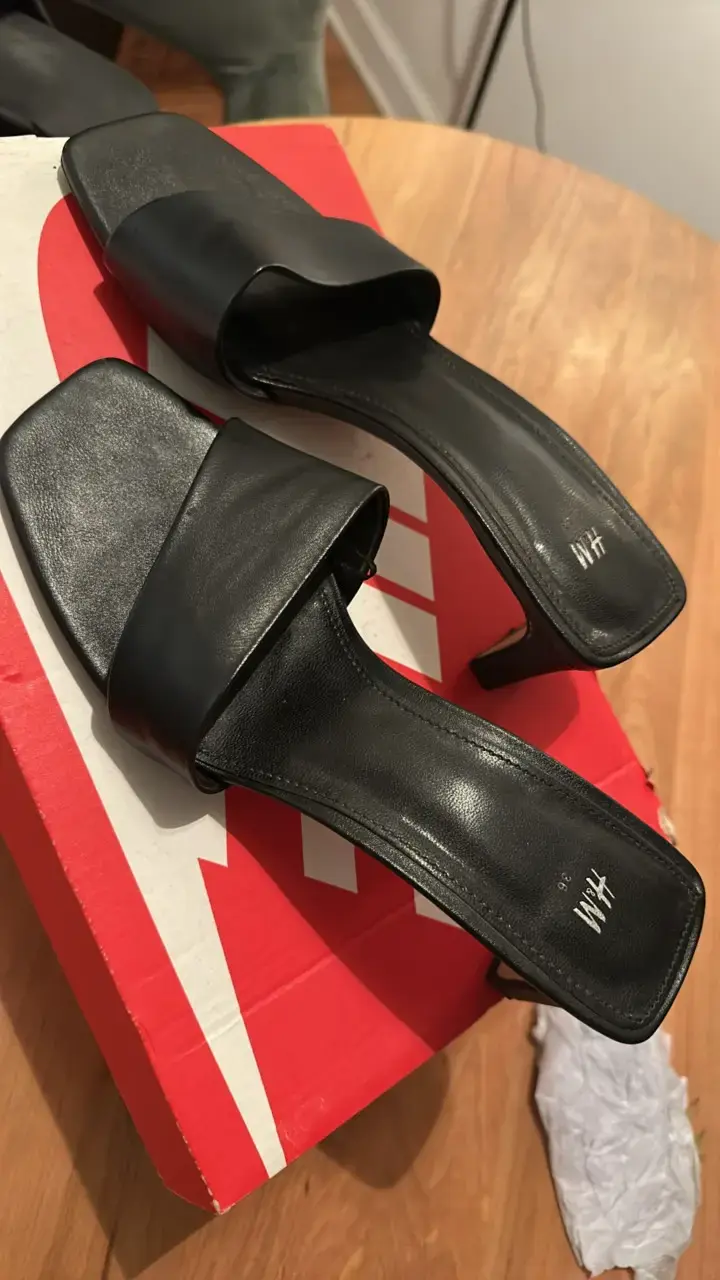 Sandalias de tacón negras H&M elegantes - 2