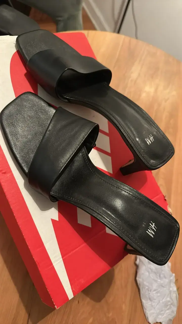 Sandalias de tacón negras H&M elegantes - 3