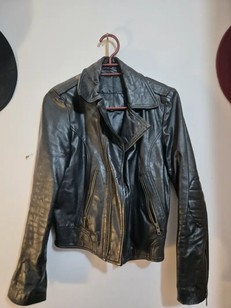 Chaqueta de cuero negra para mujer - 1