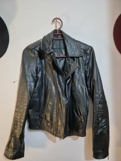 Chaqueta de cuero negra para mujer - miniatura 1
