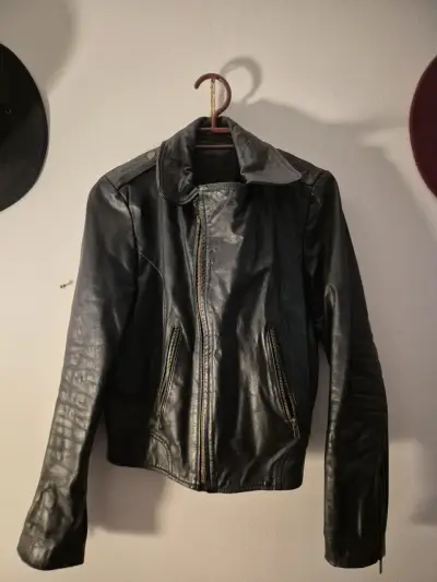 Chaqueta de cuero negra para mujer - miniatura 2