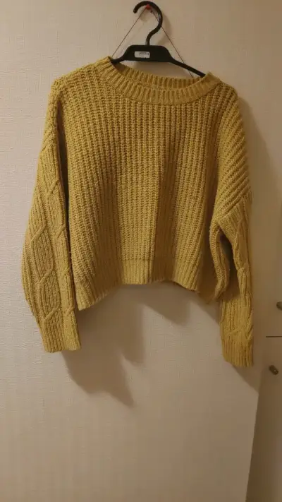 Suéter amarillo tejido para mujer - miniatura 1