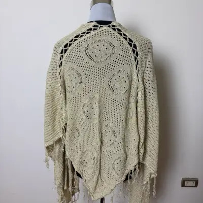 Capa tejida calada con flecos – talla única - miniatura 3