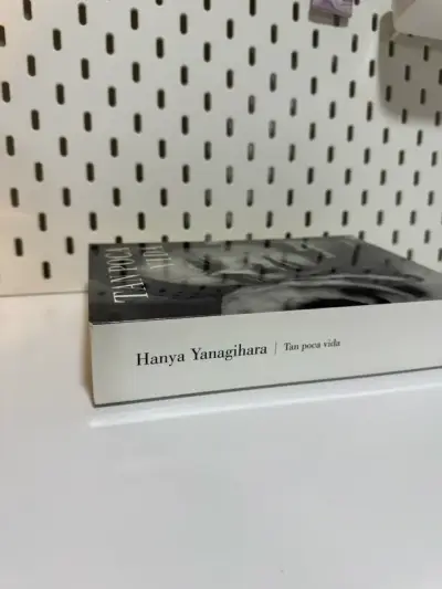 Libro 'Tan Poca Vida' de Hanya Yanagihara - miniatura 5