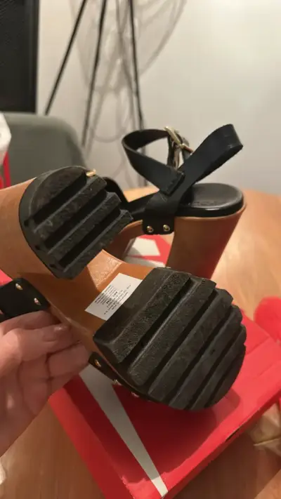Sandalias de tacón alto negras con hebillas - miniatura 3