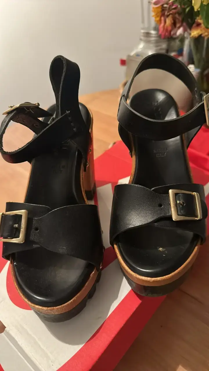 Sandalias de tacón alto negras con hebillas - 4