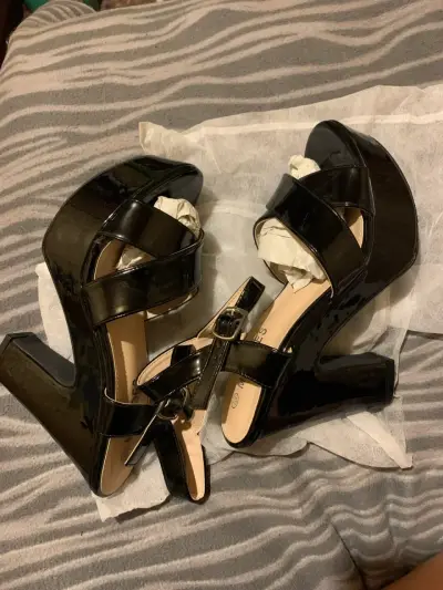 Tacones negros talla 37.5/38 - miniatura 1