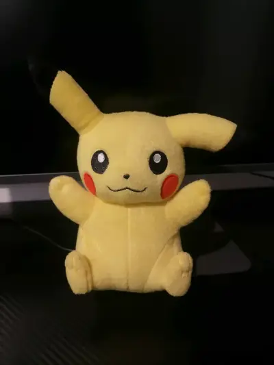 Peluche Pikachu Pokémon Marca Takara Tomy - miniatura 1