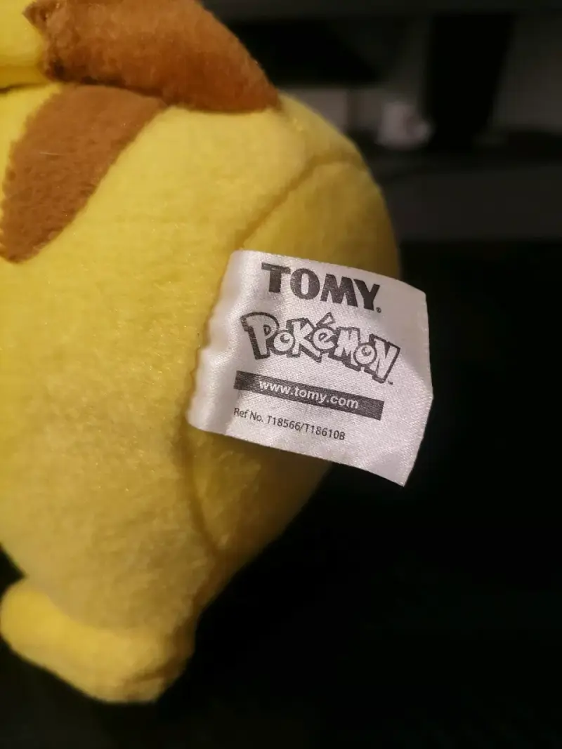 Peluche Pikachu Pokémon Marca Takara Tomy - 4