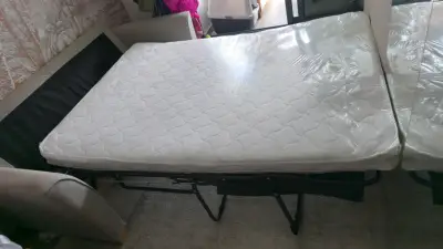 Sofá cama gris con colchón plegable - miniatura 2