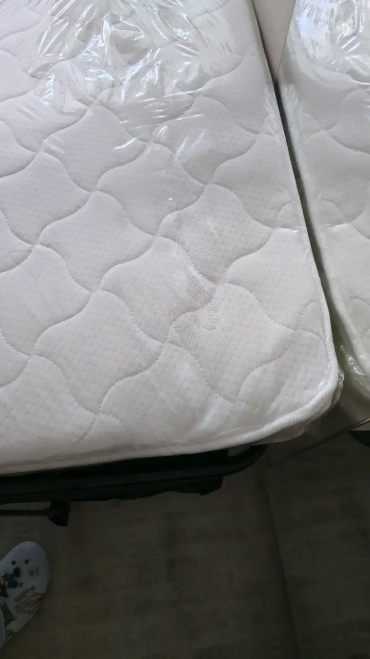 Sofá cama gris con colchón plegable - 3
