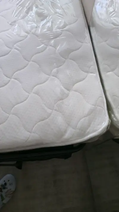Sofá cama gris con colchón plegable - miniatura 3