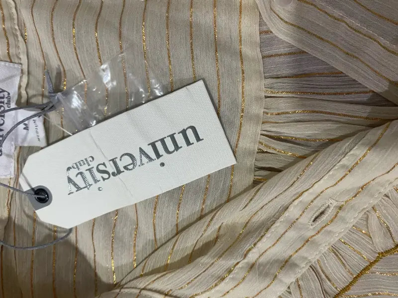 Blusa beige con detalles dorados University Club - 3
