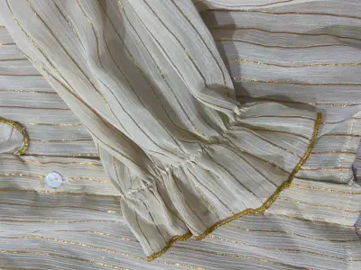 Blusa beige con detalles dorados University Club - miniatura 4