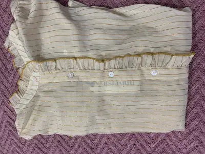 Blusa beige con detalles dorados University Club - miniatura 6