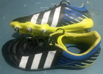 Botines de Rugby Adidas negros con amarillo - miniatura 1