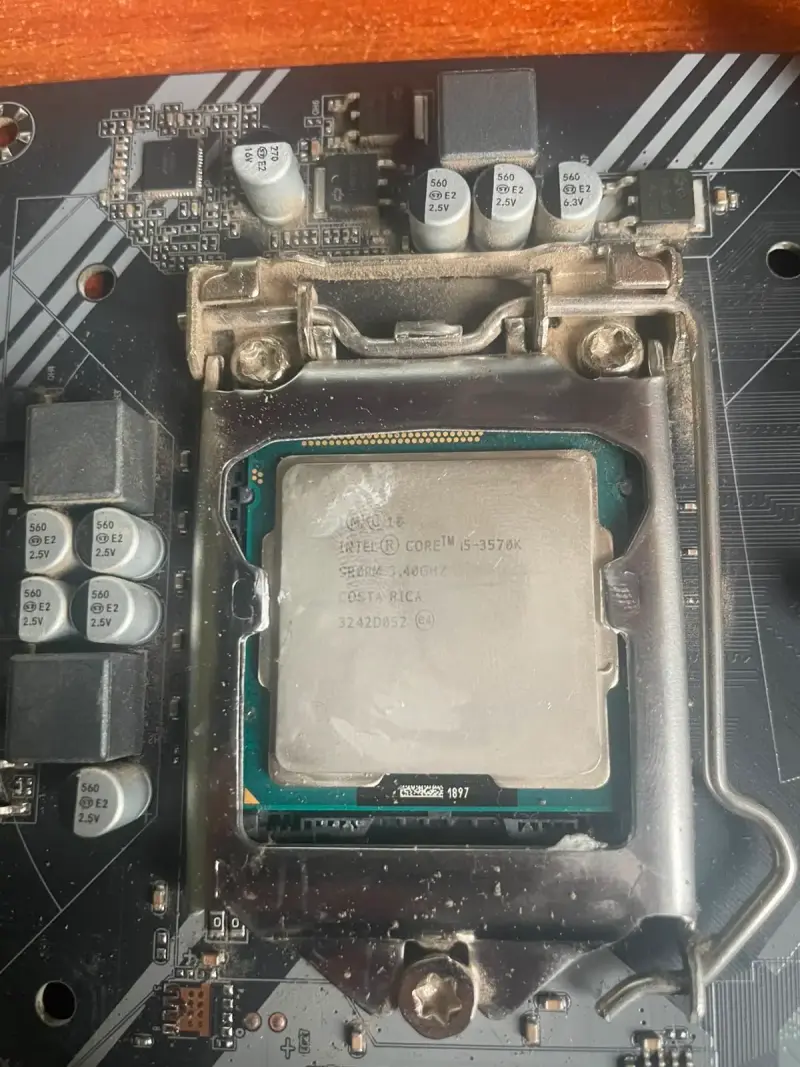 Placa h61 con procesador Intel Core i5 y RAM Hype - 2