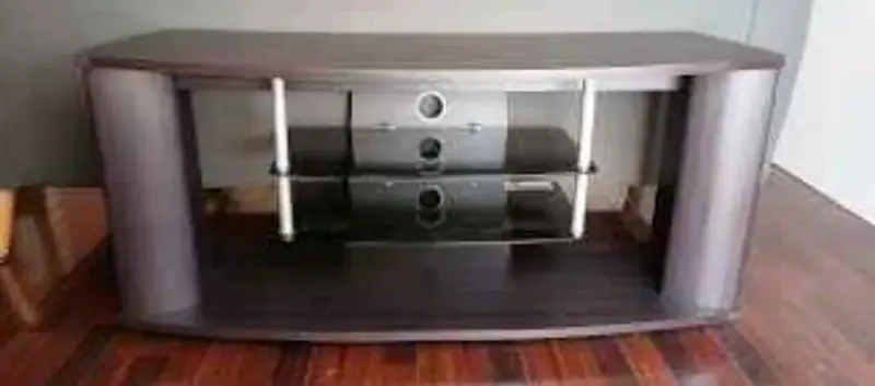 Mueble para TV con estantes de vidrio